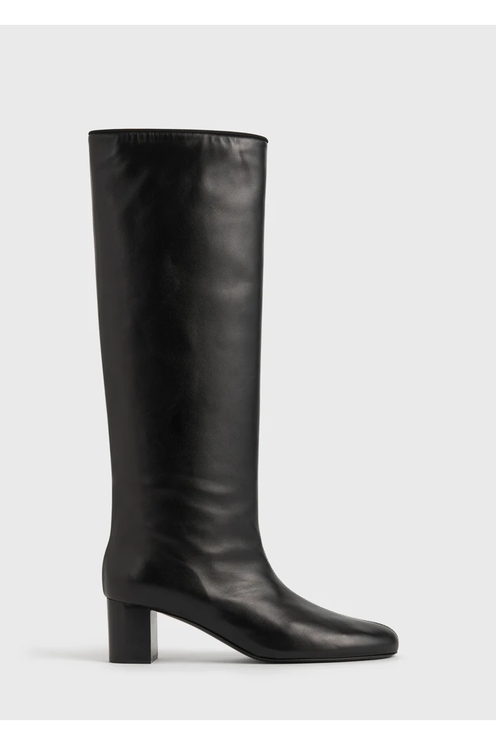 TOTEME 다운타운 나파 니하이 부츠 블랙의 블랙컬러 7번쨰 이미지입니다.