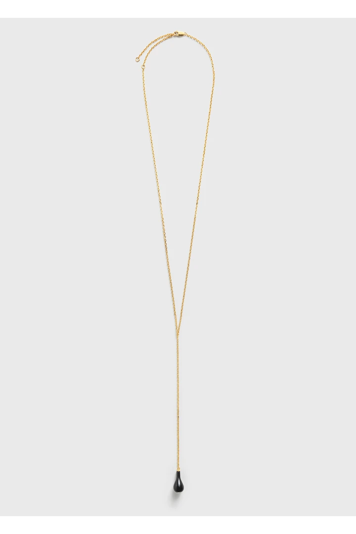 TOTEME 오닉스 드랍 네크리스 블랙/골드의 블랙/골드컬러 3번쨰 이미지입니다.