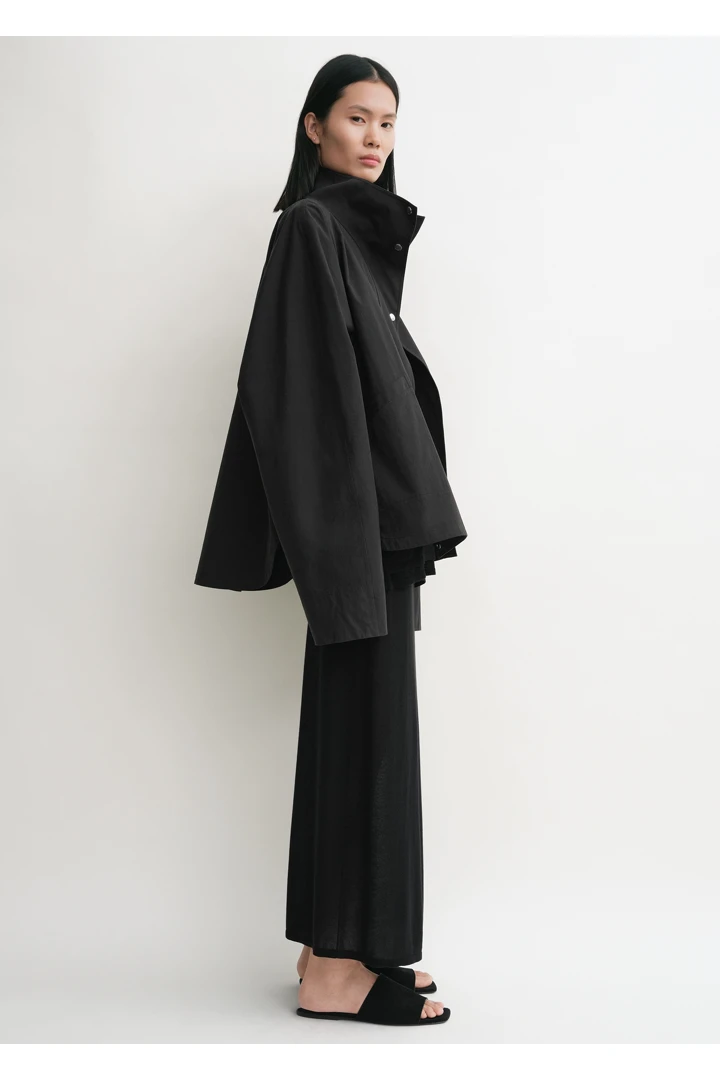 TOTEME 썸머 패러슈트 재킷 블랙의 블랙컬러 1번쨰 이미지입니다.