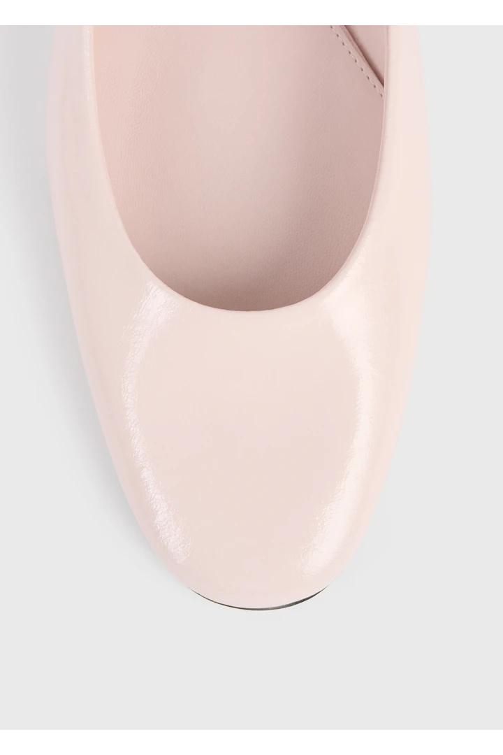 TOTEME 슬링백 나플락 메리 제인스 플라밍고의 플라밍고컬러 4번쨰 이미지입니다.