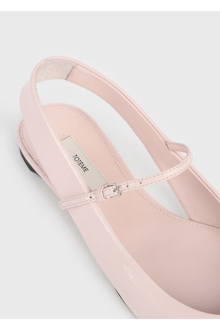 TOTEME 슬링백 나플락 메리 제인스 플라밍고의 플라밍고컬러 5번쨰 이미지입니다.