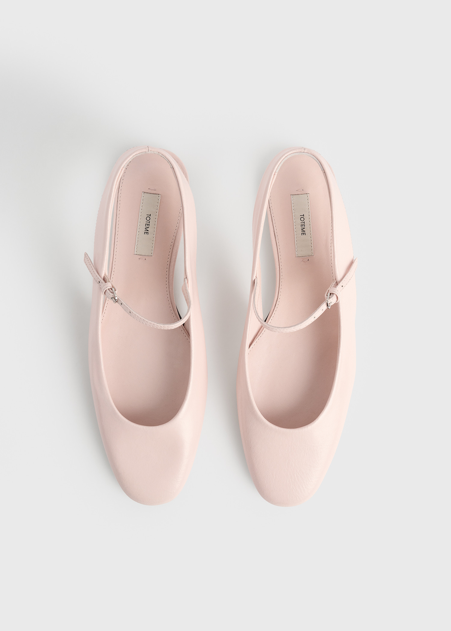 TOTEME 슬링백 나플락 메리 제인스 플라밍고의 플라밍고컬러 6번쨰 이미지입니다.