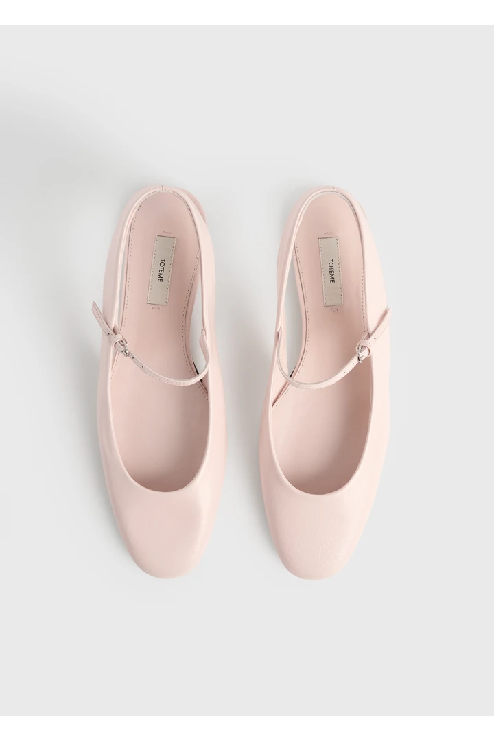 TOTEME 슬링백 나플락 메리 제인스 플라밍고의 플라밍고컬러 6번쨰 이미지입니다.