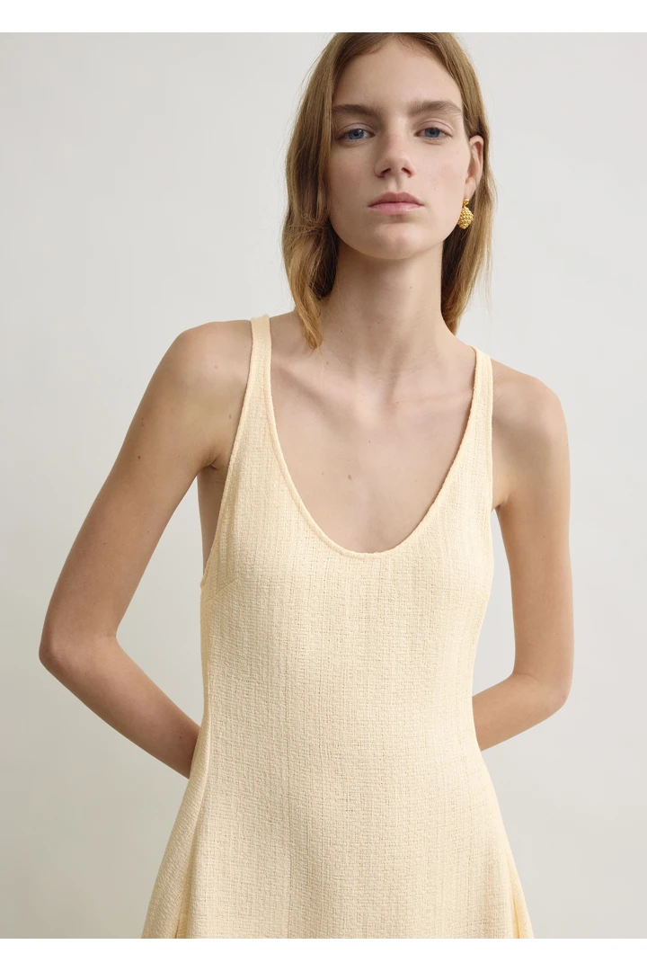 TOTEME 스컬프티드 코튼 드레스 에크루의 에크루컬러 3번쨰 이미지입니다.