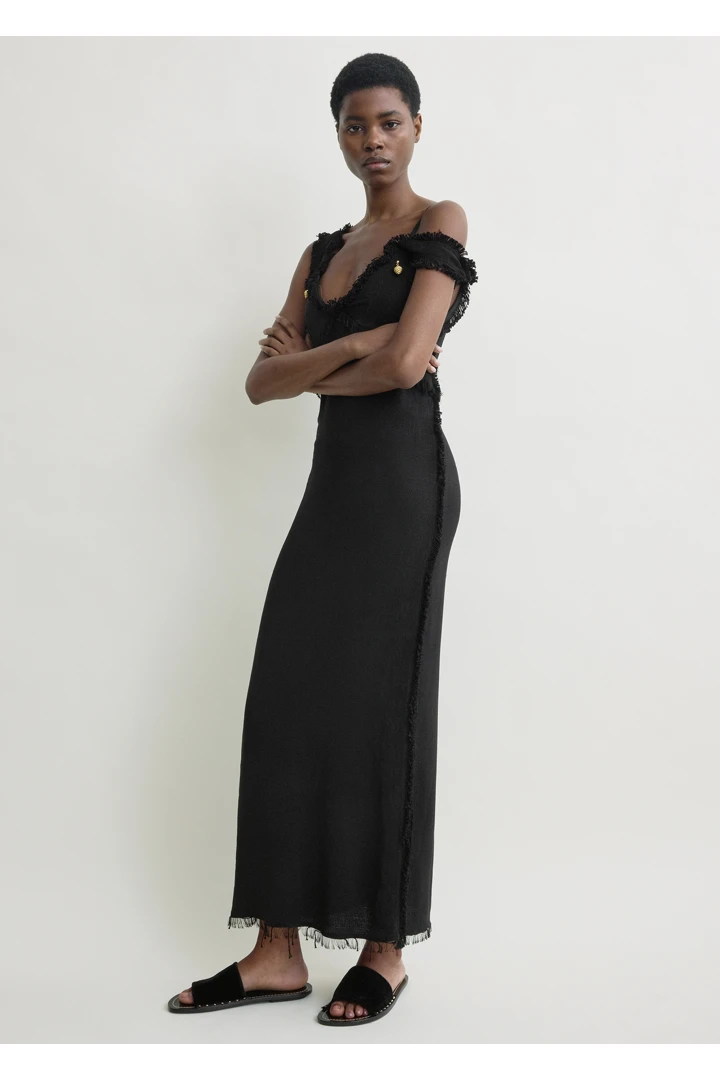 TOTEME 브이넥 로 슬립 드레스 블랙의 블랙컬러 1번쨰 이미지입니다.