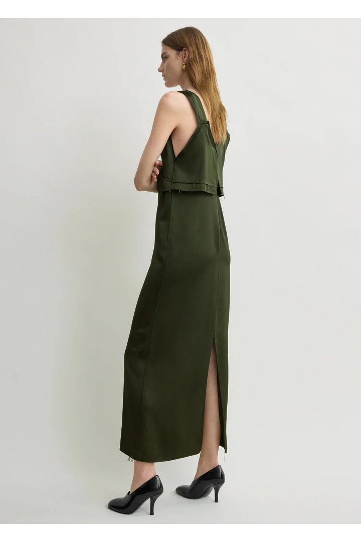 TOTEME 브이넥 슬립 드레스 보틀 그린의 보틀 그린컬러 2번쨰 이미지입니다.