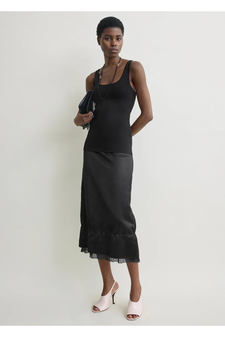 TOTEME 레이어드 새틴 스커트 블랙의 블랙컬러 0번쨰 이미지입니다.