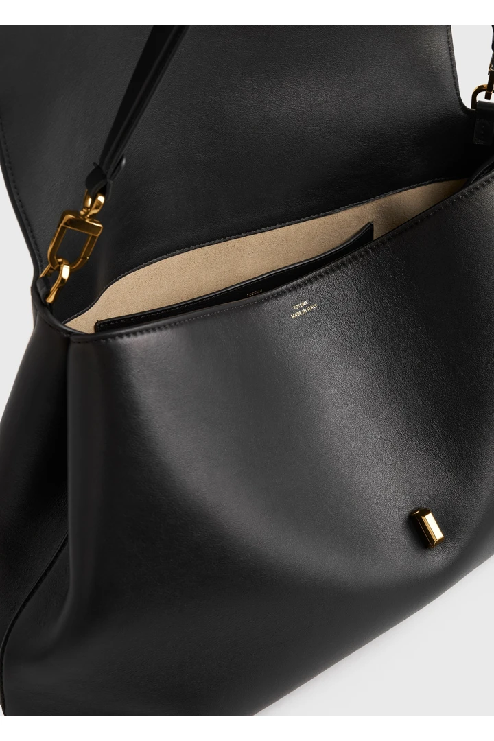 TOTEME 티-락 레더 사첼 백 블랙의 블랙컬러 5번쨰 이미지입니다.