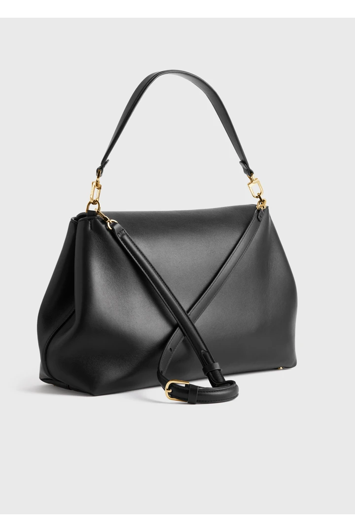 TOTEME 티-락 레더 사첼 백 블랙의 블랙컬러 6번쨰 이미지입니다.