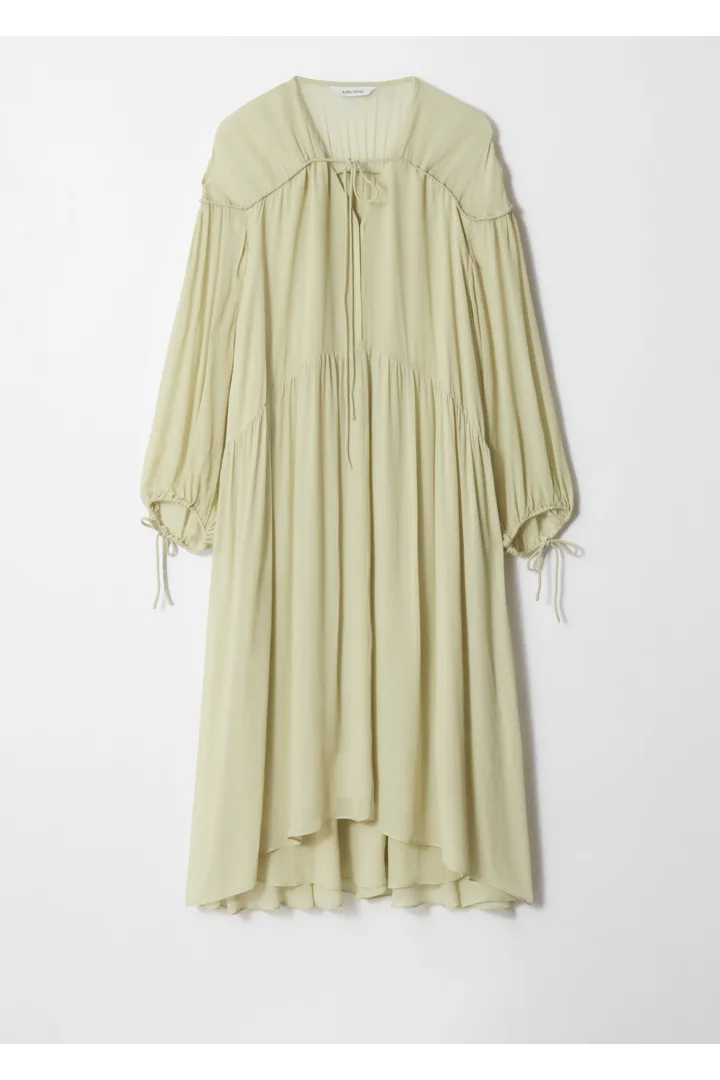 앤아더스토리즈 플로위 맥시 드레스의 더스티 옐로우컬러 Product입니다.