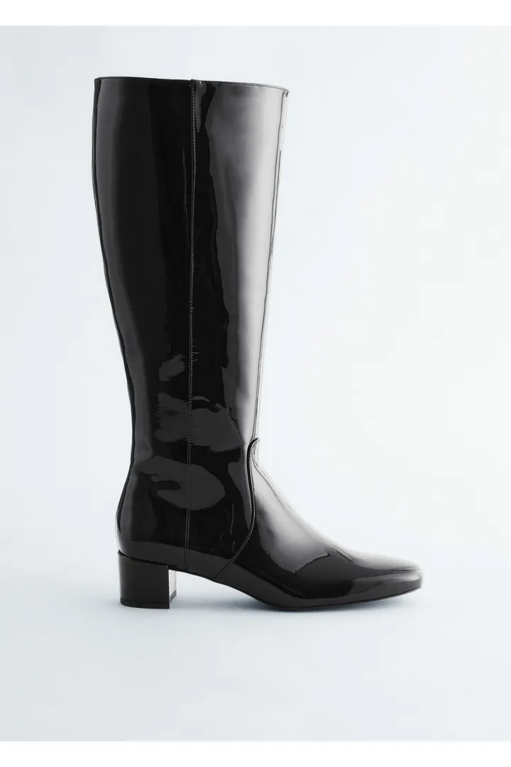 앤아더스토리즈 힐 레더 니 부츠의 블랙 페이턴트컬러 Product입니다.