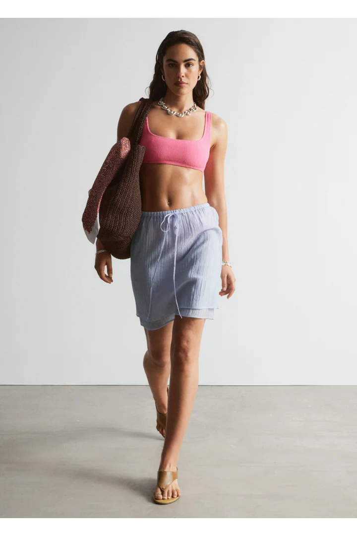 앤아더스토리즈 텍스처드 스퀘어 넥 비키니 탑의 핑크컬러 ECOMLook입니다.