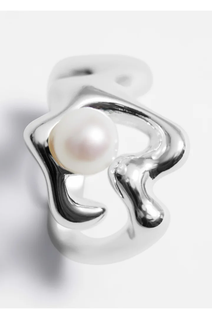 앤아더스토리즈 프레시워터 펄 링의 실버-펄컬러 Product입니다.