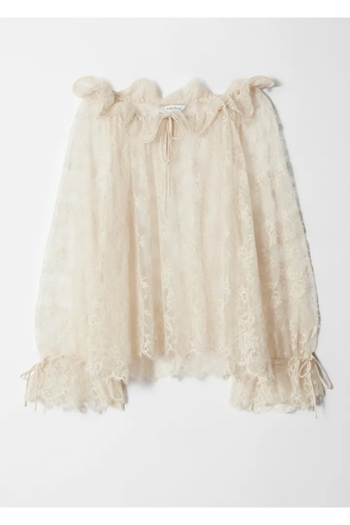 앤아더스토리즈 러플 레이스 블라우스의 크림컬러 Product입니다.