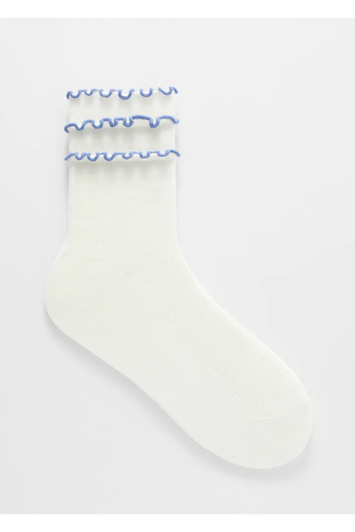 앤아더스토리즈 트리플 프릴 삭스의 화이트-라이트 블루컬러 Product입니다.