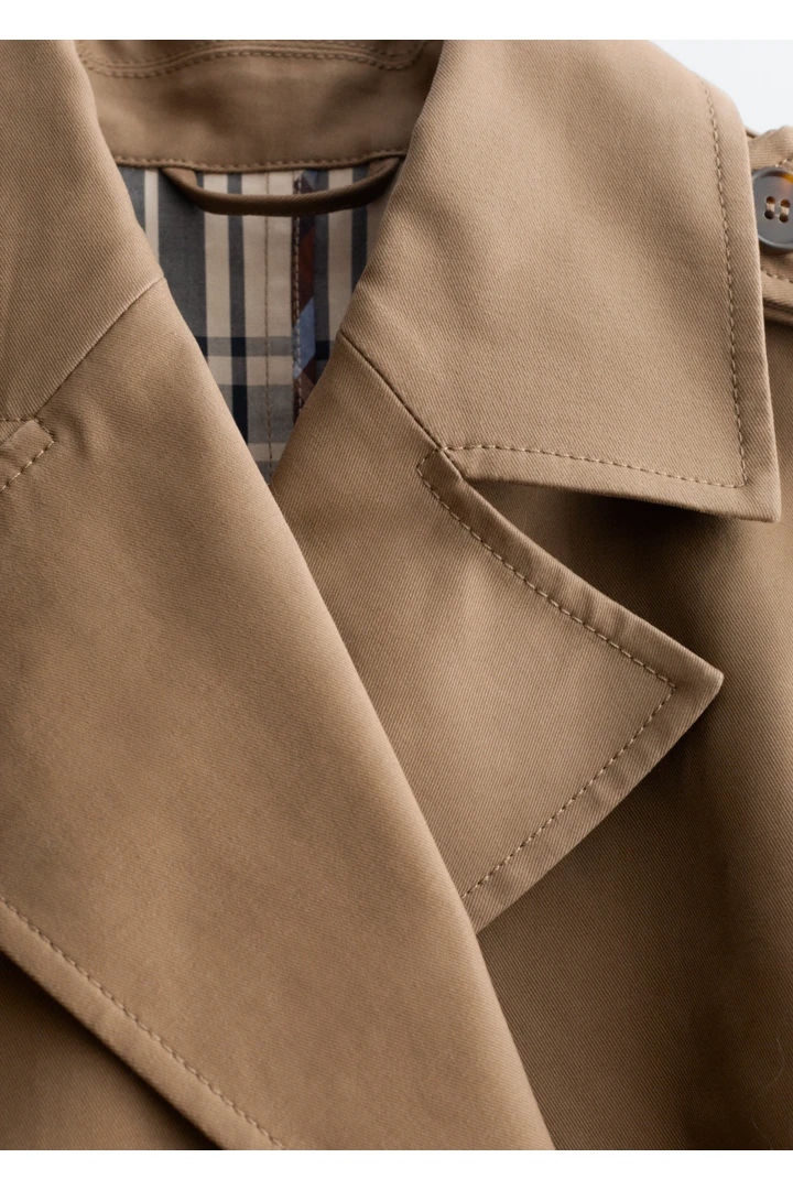 앤아더스토리즈 벨티드 트렌치 코트의 다크 베이지컬러 Detail입니다.