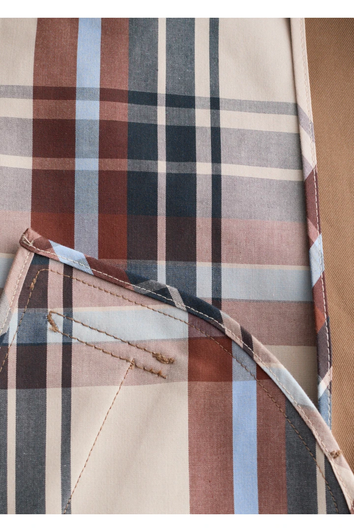 앤아더스토리즈 벨티드 트렌치 코트의 다크 베이지컬러 Detail입니다.