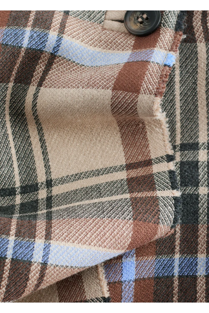 앤아더스토리즈 니 렝스 타탄 랩 스커트의 베이지-타탄컬러 Product입니다.