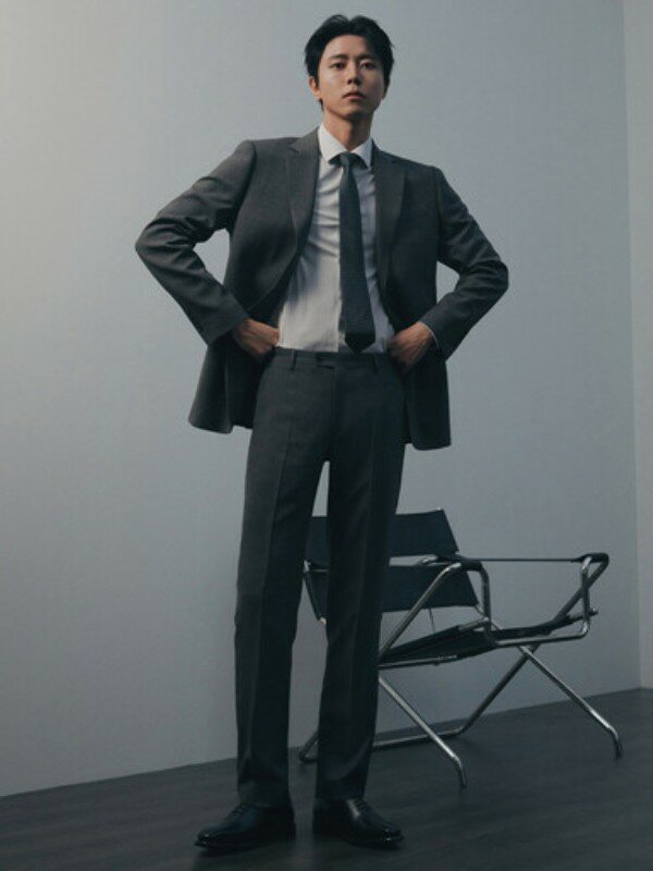 [Thehyundai] [더현대] 지오지아 사계절 스트레치 데일리 차콜그레이 슬림핏 정장 (76,230원/무료)