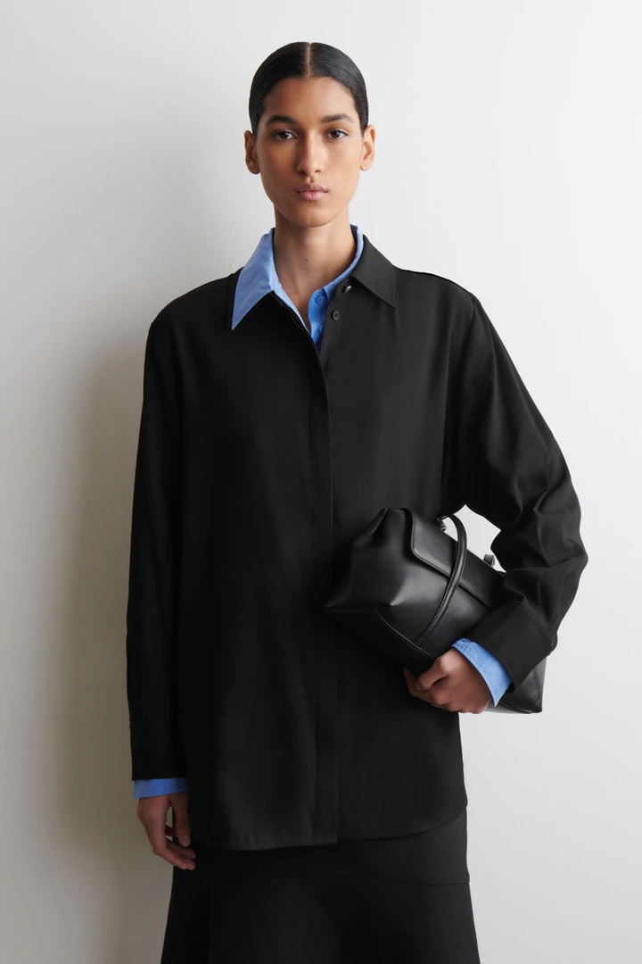 COS default image 30 of 블랙 in 롱라인 리넨 셔츠