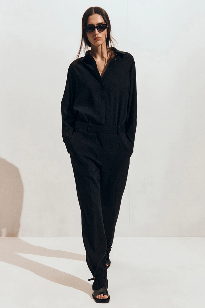 COS default image 0 of 블랙 in 롱라인 리넨 셔츠