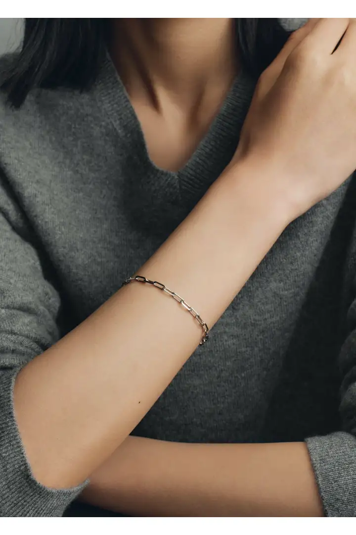 TOTEME 체인 브레이슬릿 18KT 화이트 골드의 화이트 골드컬러 2번쨰 이미지입니다.