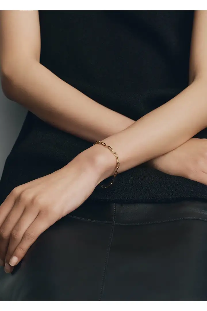 TOTEME 체인 브레이슬릿 18KT 골드의 골드컬러 2번쨰 이미지입니다.