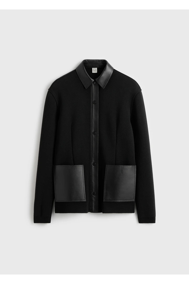 TOTEME 패치 포켓 셔츠 블랙의 블랙컬러 4번쨰 이미지입니다.