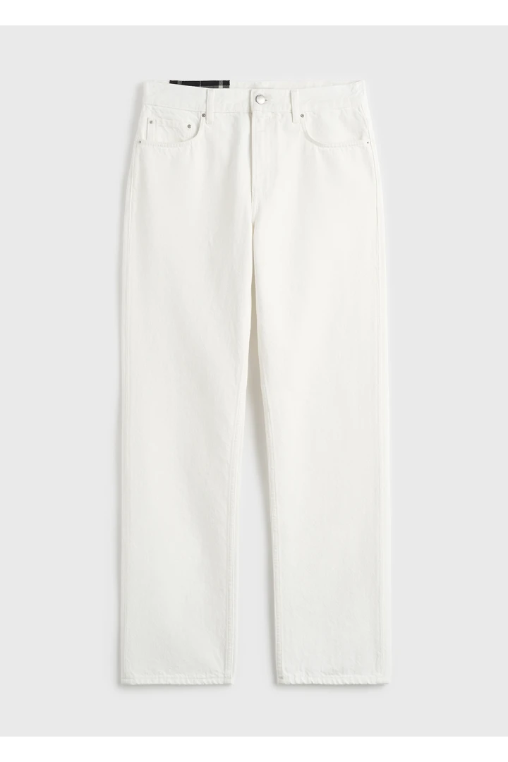 TOTEME 로우 스트레이트 데님 화이트의 화이트컬러 5번쨰 이미지입니다.