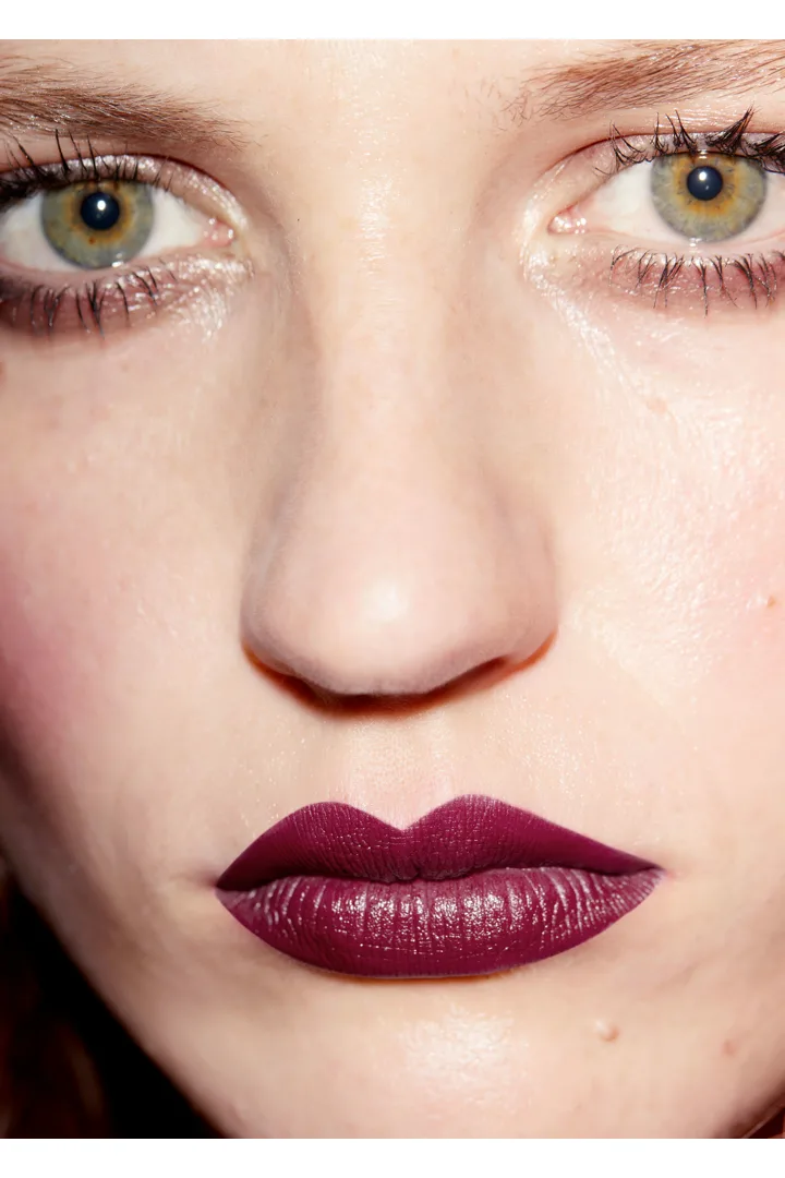 앤아더스토리즈 매트 립 컬러의 베리 비트컬러 ECOMLook입니다.