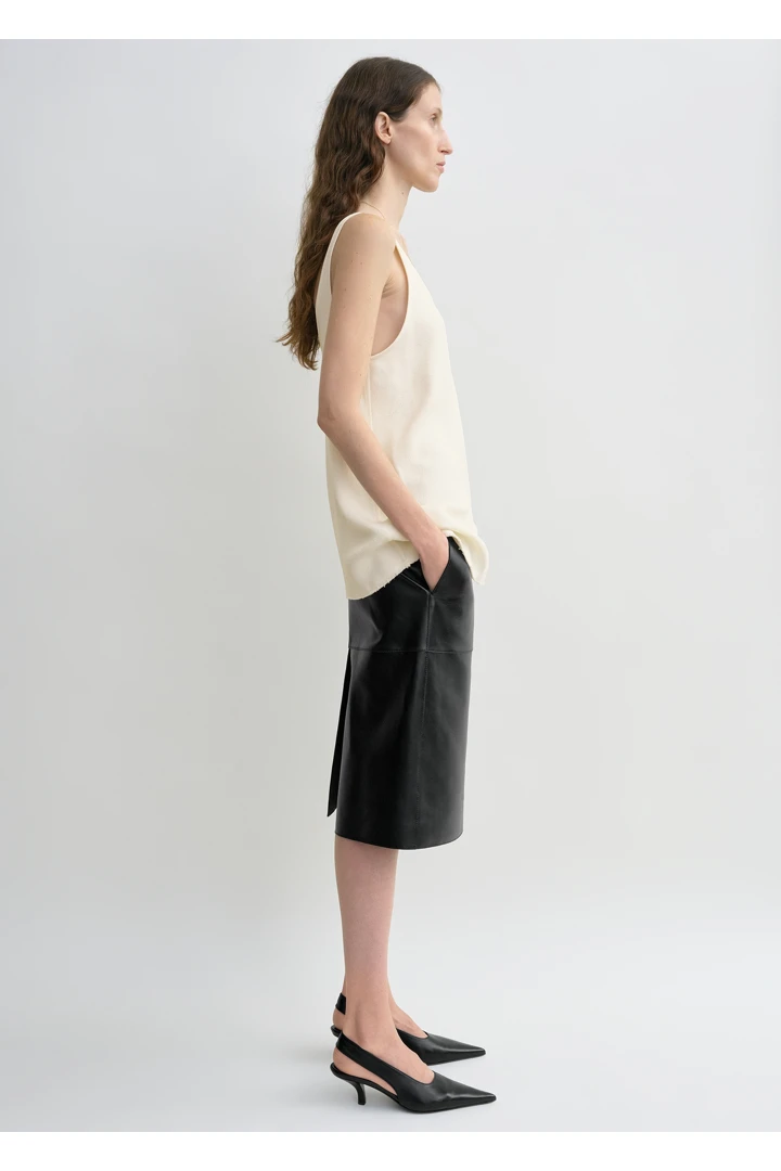 TOTEME 세이블 탱크탑 마카다미아의 마카다미아컬러 1번쨰 이미지입니다.