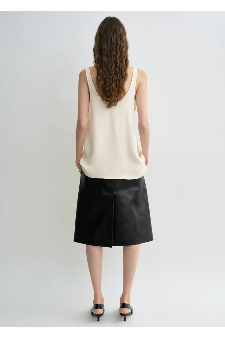 TOTEME 세이블 탱크탑 마카다미아의 마카다미아컬러 2번쨰 이미지입니다.