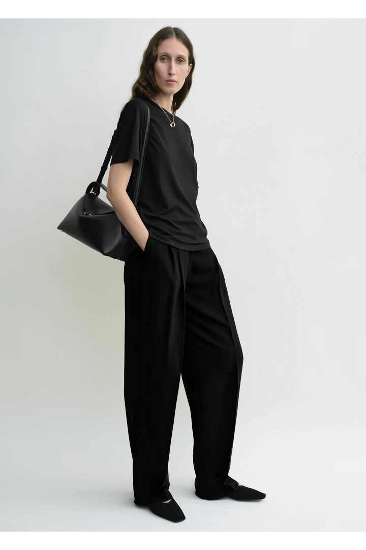 TOTEME default image 21 of 블랙 in 클래식 티셔츠 블랙