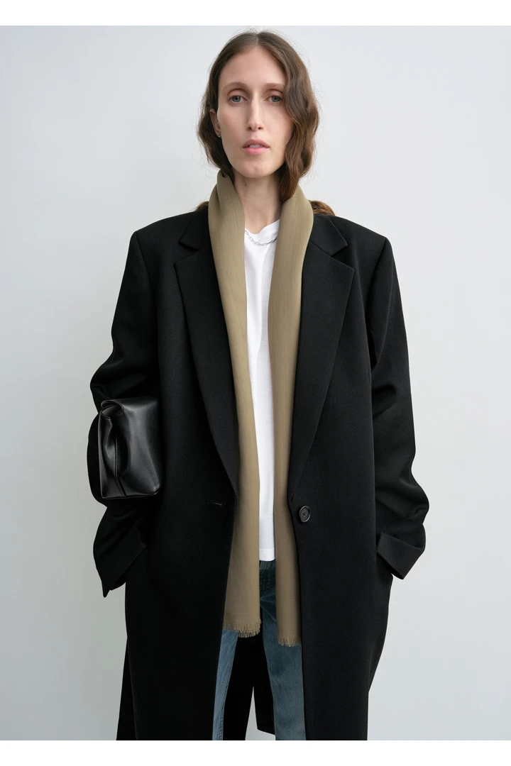 TOTEME 라이트 울 스카프 헤이즐의 헤이즐컬러 2번쨰 이미지입니다.