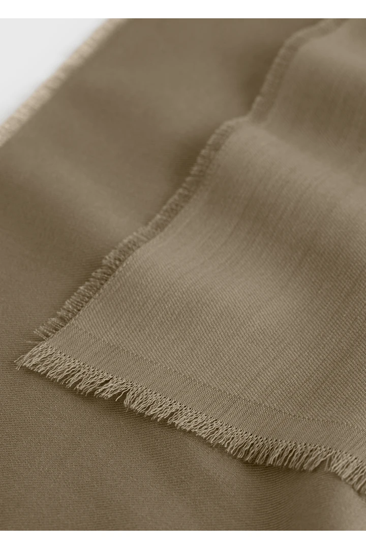 TOTEME 라이트 울 스카프 헤이즐의 헤이즐컬러 3번쨰 이미지입니다.