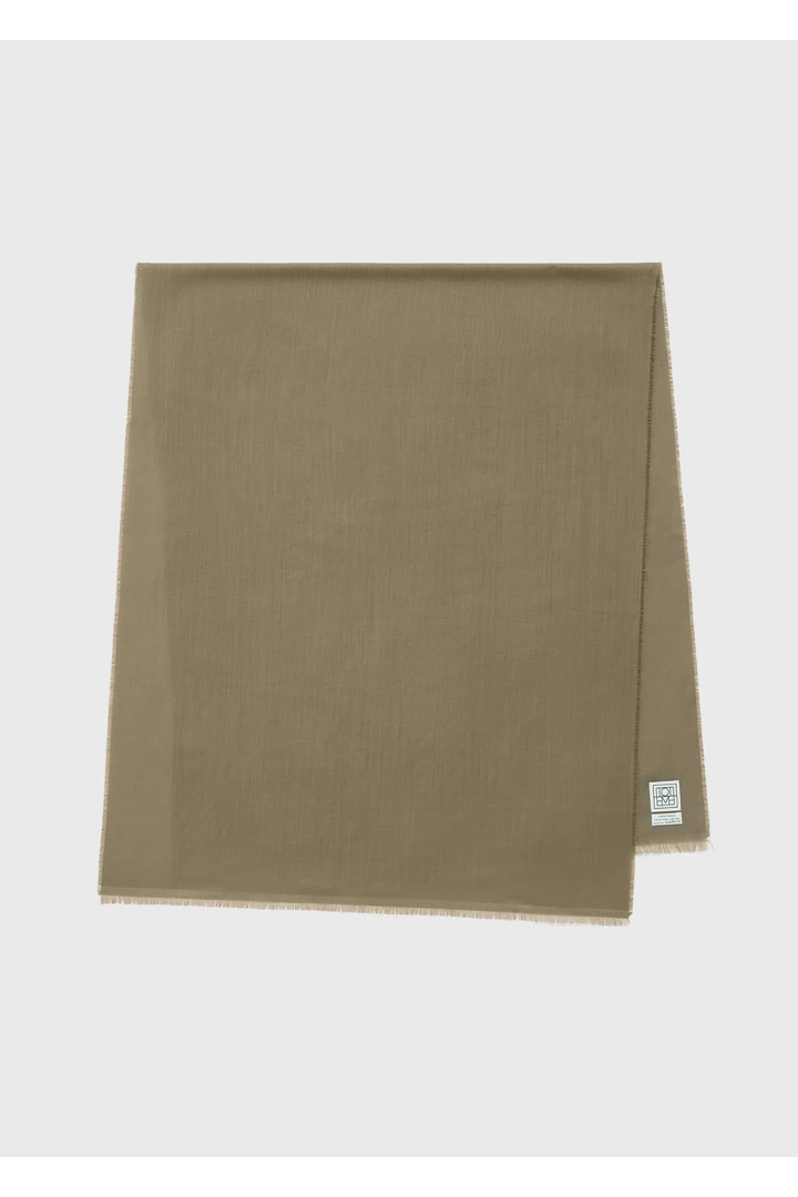 TOTEME 라이트 울 스카프 헤이즐의 헤이즐컬러 4번쨰 이미지입니다.