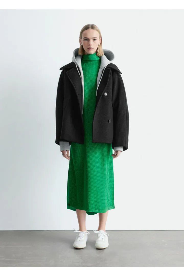 앤아더스토리즈 탑스티치 울 블렌드 재킷의 블랙컬러 ECOMLook입니다.