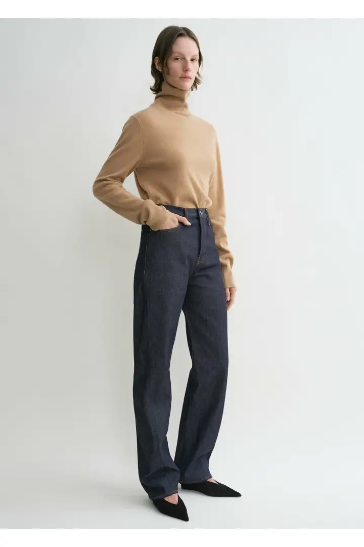 TOTEME 트위스티드 심 데님 풀 렝스 로우의 로우컬러 1번쨰 이미지입니다.