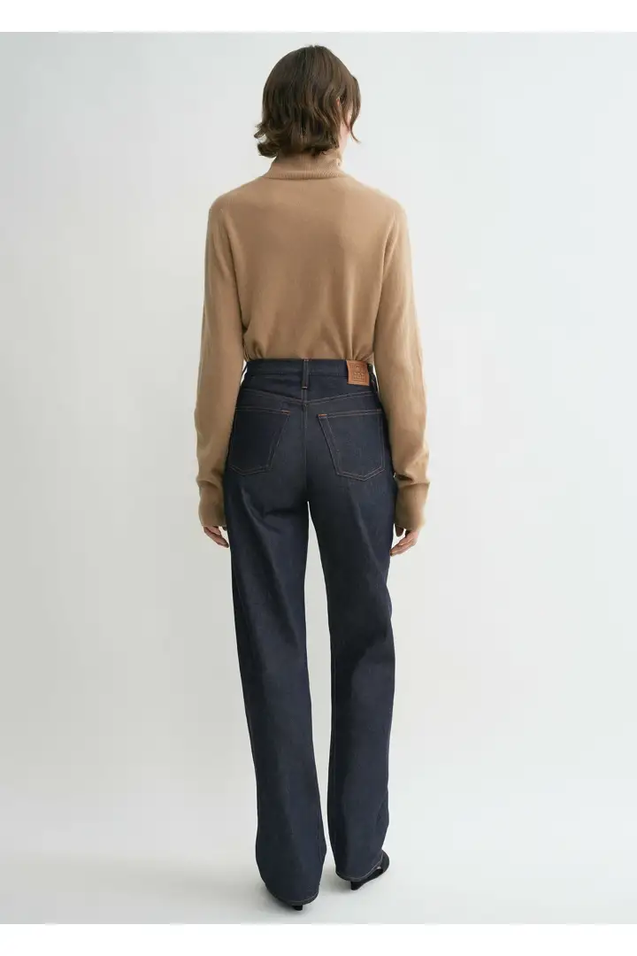 TOTEME 트위스티드 심 데님 풀 렝스 로우의 로우컬러 2번쨰 이미지입니다.