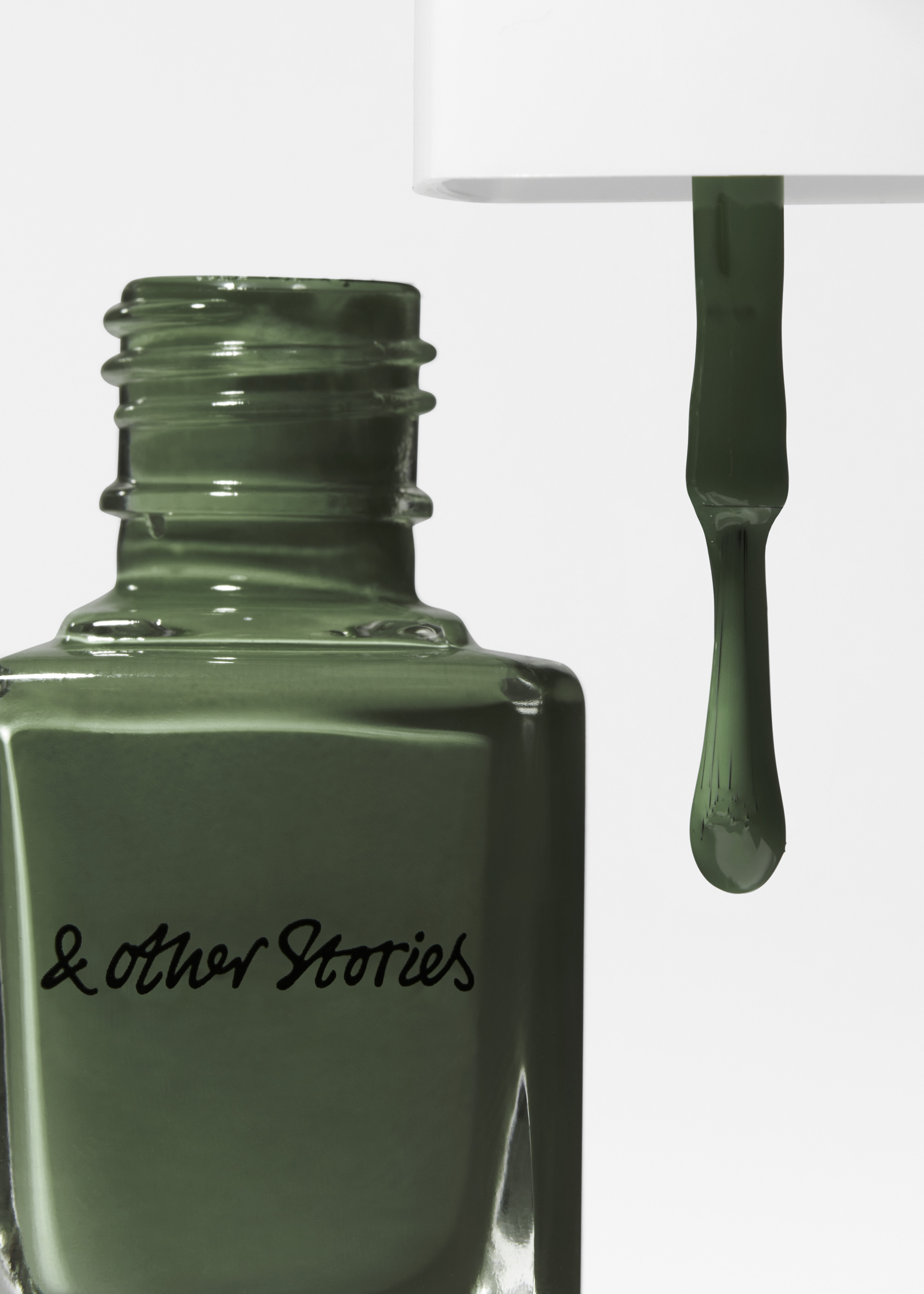 앤아더스토리즈 네일 컬러의 무디 카키컬러 Product입니다.