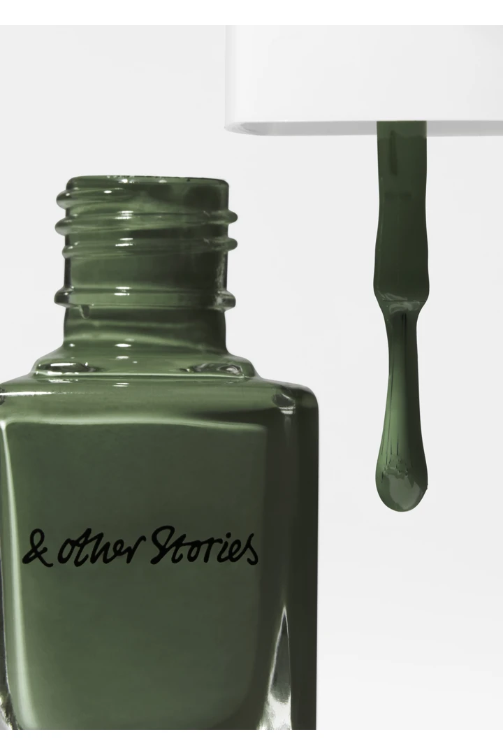 앤아더스토리즈 네일 컬러의 무디 카키컬러 Product입니다.