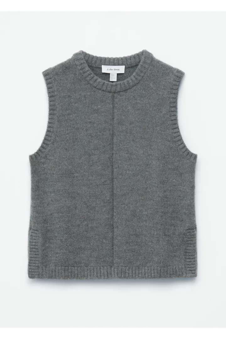 앤아더스토리즈 니트 스웨터 베스트의 다크 그레이컬러 Product입니다.