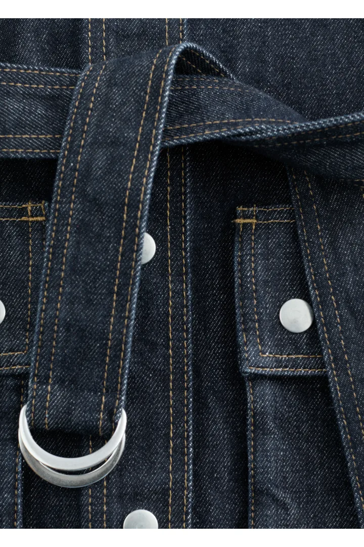 앤아더스토리즈 타이 벨트 데님 자켓의 네이비컬러 Detail입니다.