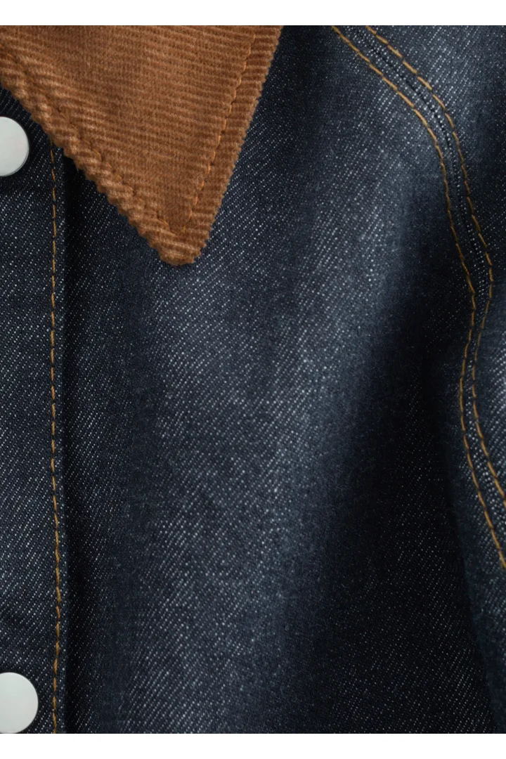 앤아더스토리즈 쇼트 코드 카라 데님 자켓의 네이비컬러 Product입니다.