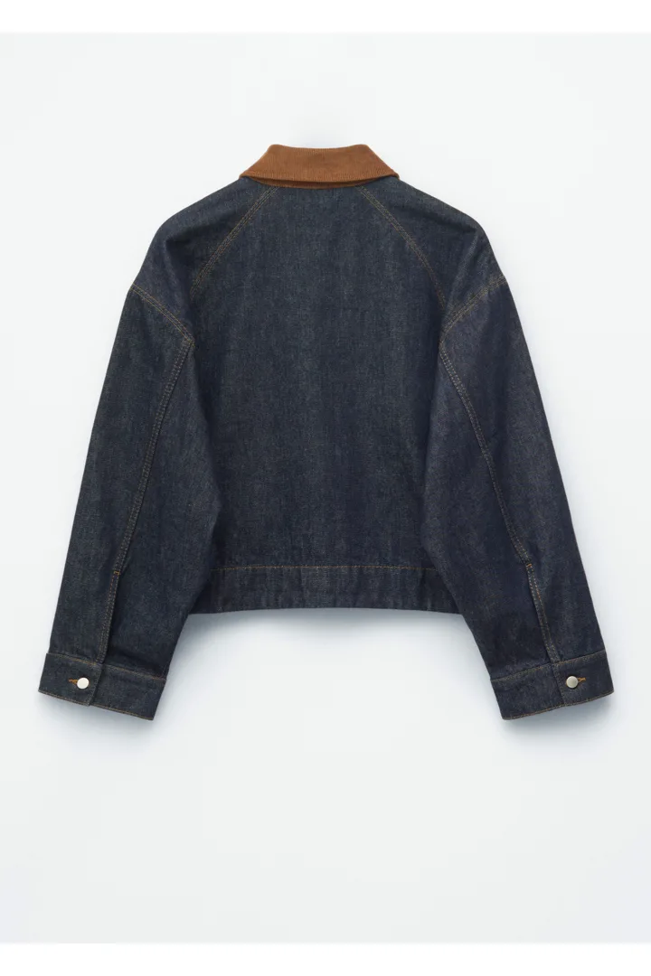 앤아더스토리즈 쇼트 코드 카라 데님 자켓의 네이비컬러 Product입니다.