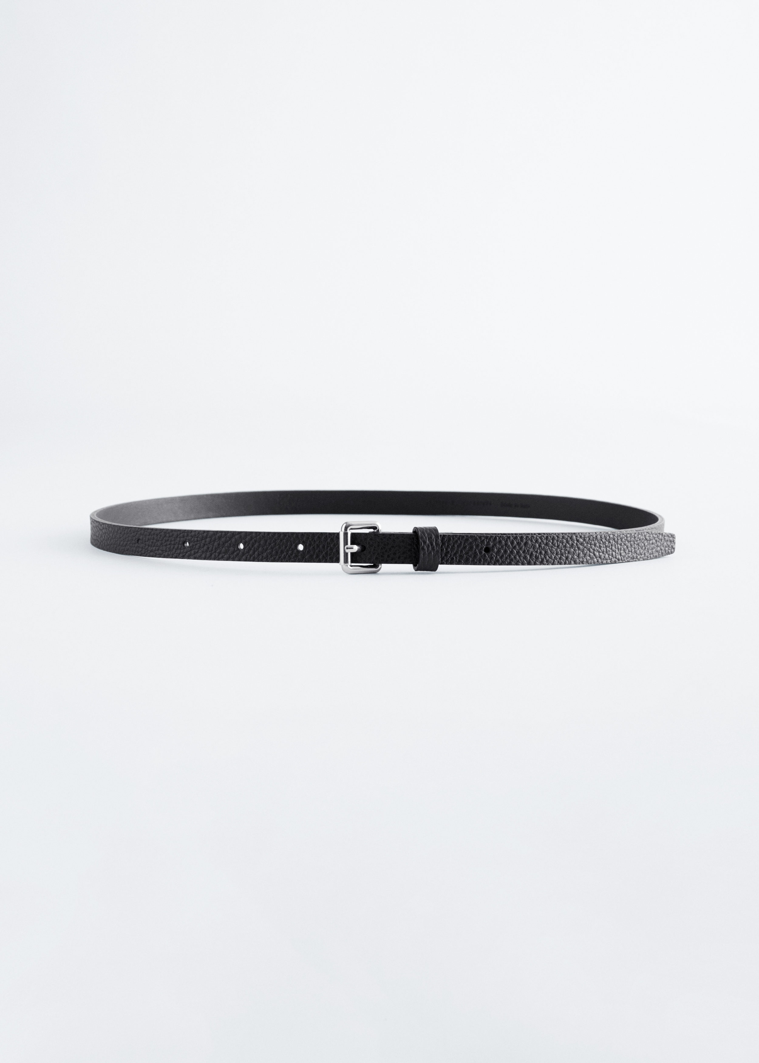 앤아더스토리즈 슬림 레더 벨트의 블랙컬러 Product입니다.