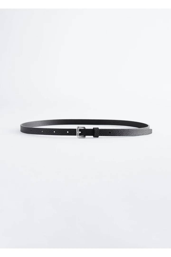 앤아더스토리즈 슬림 레더 벨트의 블랙컬러 Product입니다.