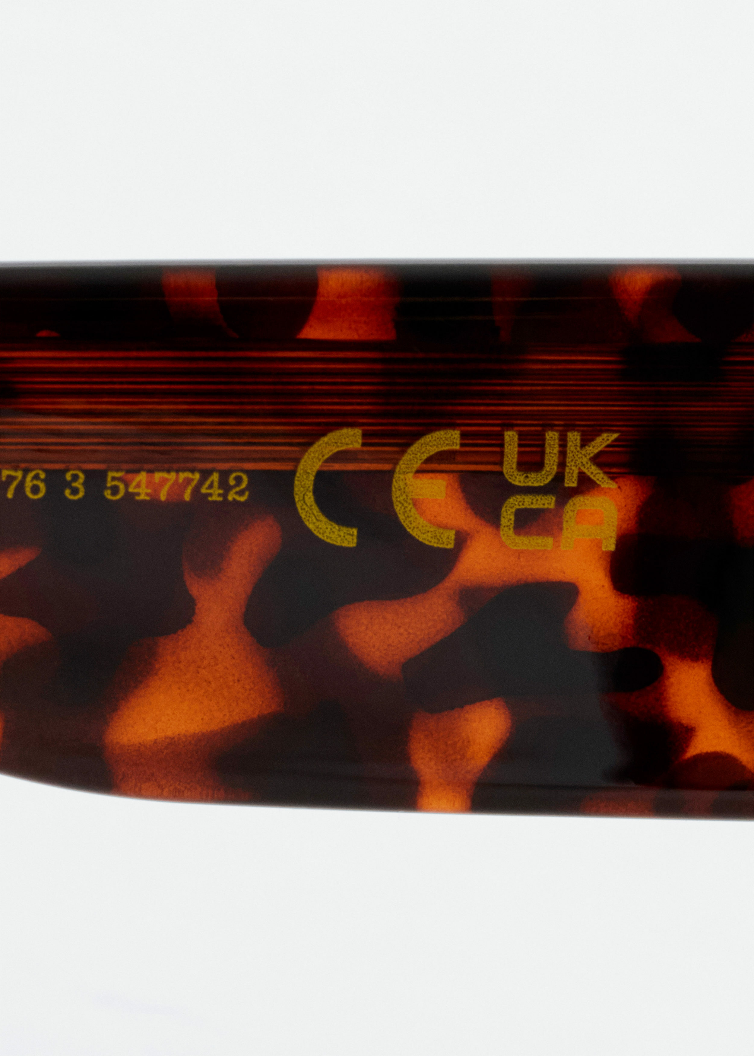 앤아더스토리즈 오버사이즈 애비에이터 선글라스의 브라운 터토이즈컬러 Product입니다.