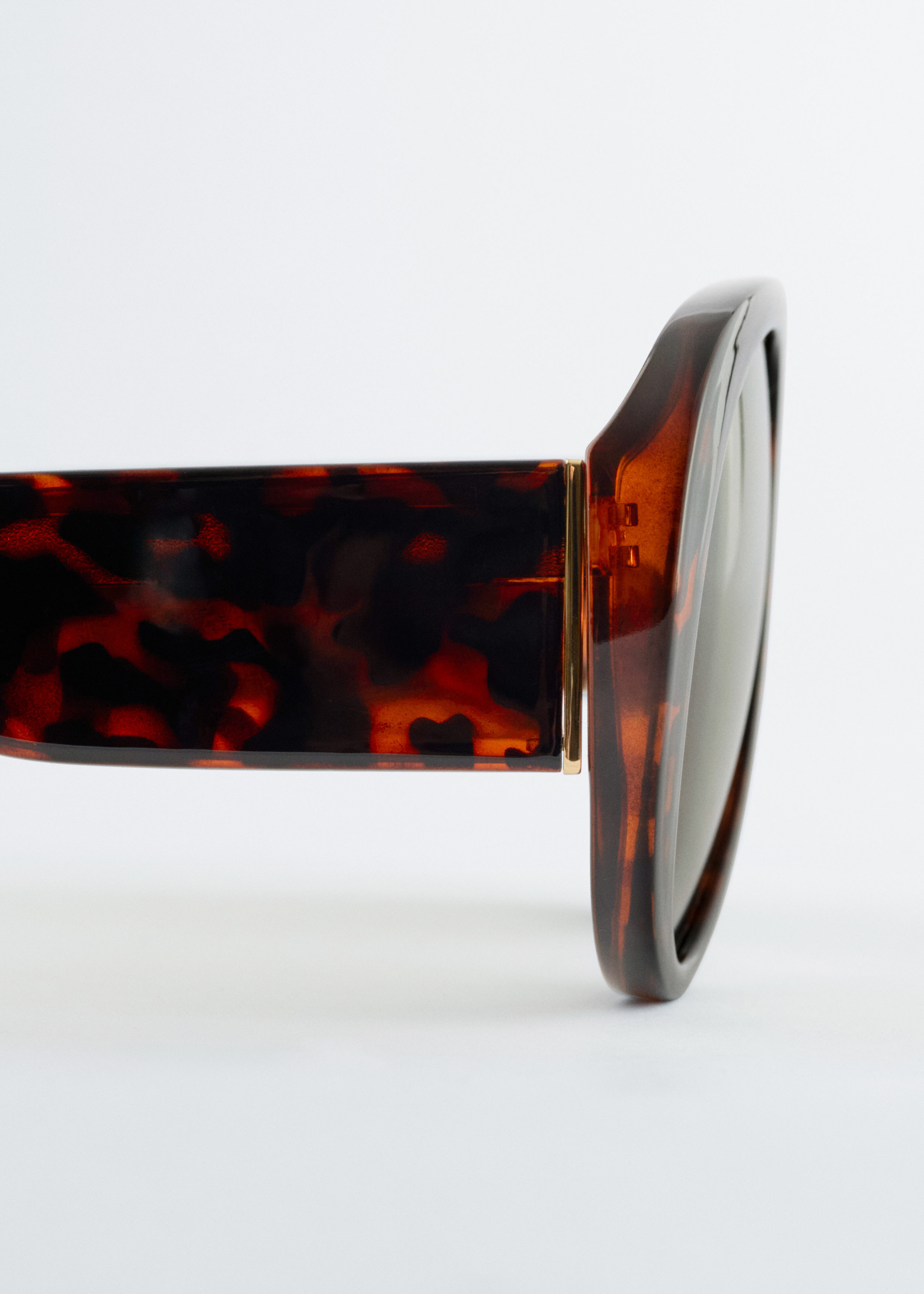 앤아더스토리즈 오버사이즈 애비에이터 선글라스의 브라운 터토이즈컬러 Product입니다.