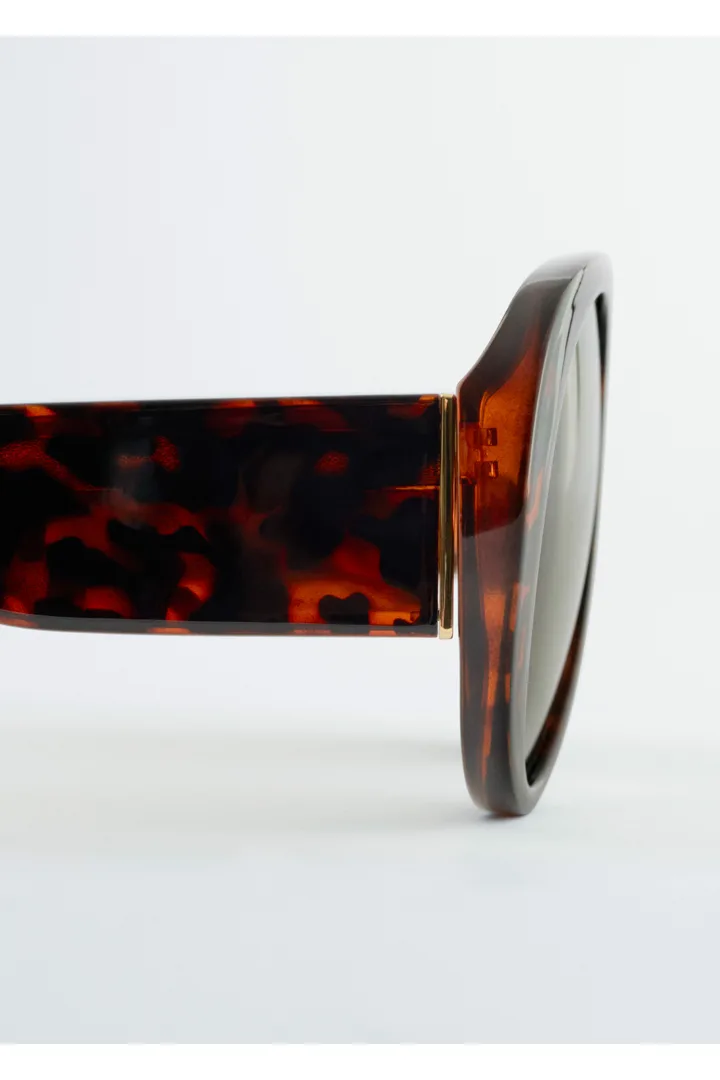 앤아더스토리즈 오버사이즈 애비에이터 선글라스의 브라운 터토이즈컬러 Product입니다.